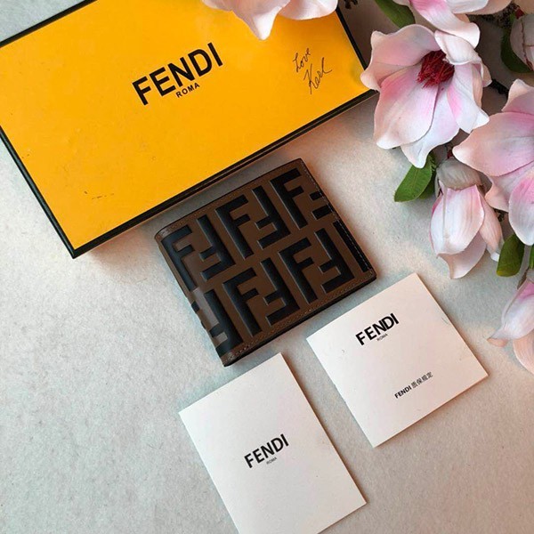 累積売上総額第１位！フェンディ 二つ折り財布 コピー ブラウンレザー feo64774通販