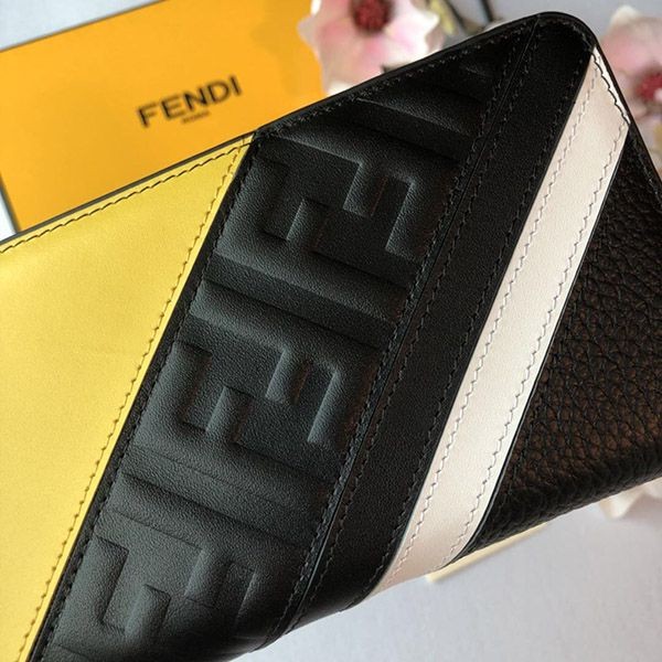 《大人気》ブランドフェンディ 財布 スーパーコピー カスタマイズ FF生地 カード ロゴ ジップ ウォレット ピーカブー feu22290高い品質