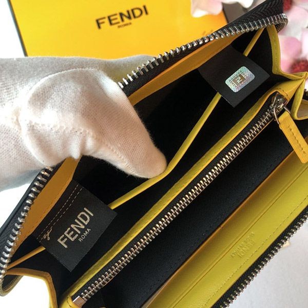 《大人気》ブランドフェンディ 財布 スーパーコピー カスタマイズ FF生地 カード ロゴ ジップ ウォレット ピーカブー feu22290品質保証