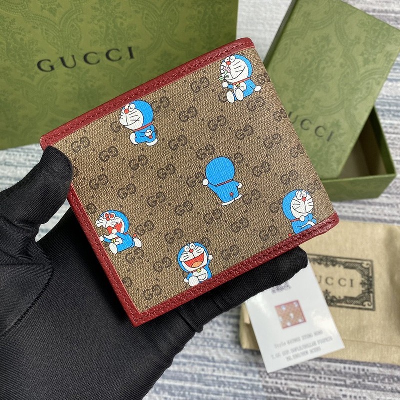 完売前に！グッチ＆ドラえもんコラボ 二つ折り財布 コピー gue43637通販