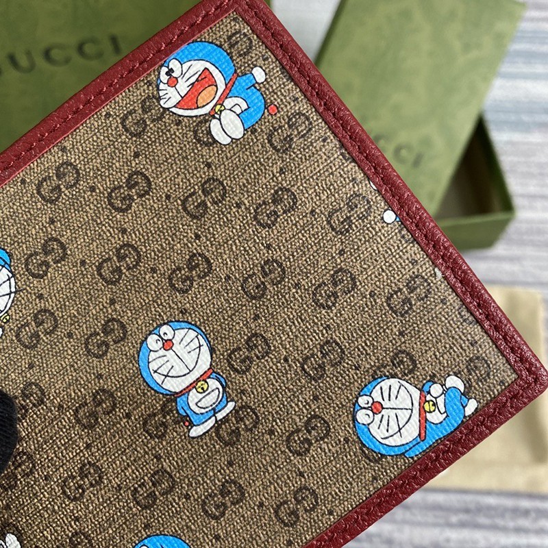 完売前に！グッチ＆ドラえもんコラボ 二つ折り財布 コピー gue43637人気