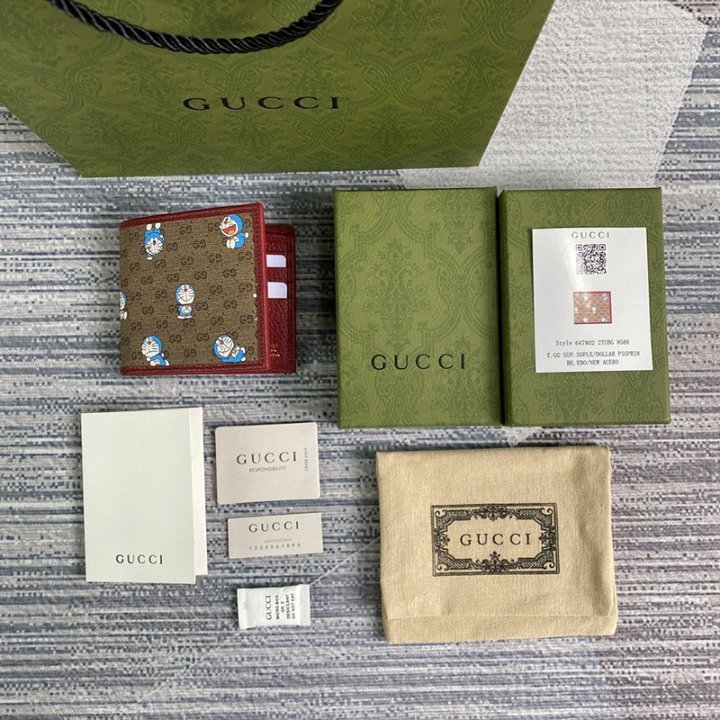 完売前に！グッチ＆ドラえもんコラボ 二つ折り財布 コピー gue43637品質保証