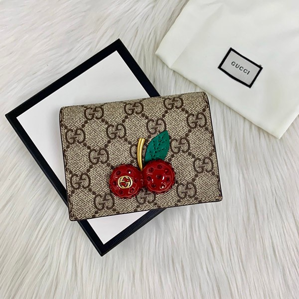 大人気！グッチ さくらんぼ 財布 偽物★かわいいチェリー GGスプリーム キャンバス カードケース激安 gus37265品質保証