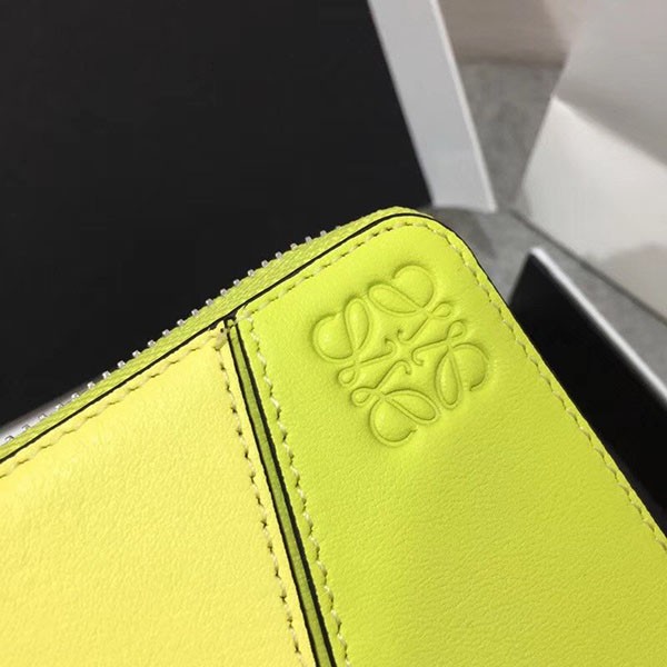 超話題!ロエベ◇パズル 偽物 ラウンドジップ二つ折り財布 loi03845人気