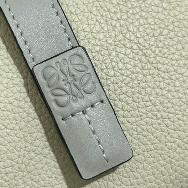 【ロエベ】新作スリムジップ二つ折り財布 偽物 Slim Zip Bifold Wallet lom88620最高級