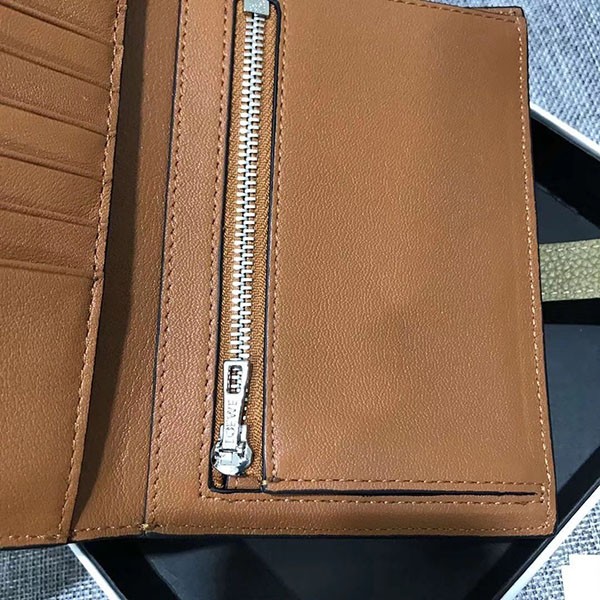 大人気!!新色【ロエベ】バーティカル ウォレット ミディアム コピー los98907N級品