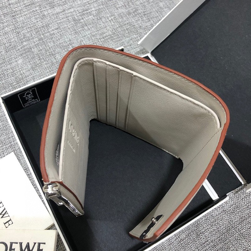 稀少【ロエベ ウォレット スーパーコピー】 アナグラム トリフォルド 6 cc ウォレット lov74312N級品