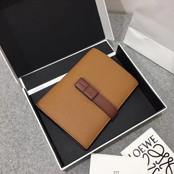 日本未入荷【ロエベ】バーティカル ウォレット ミディアム 偽物 low17528通販