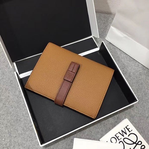 日本未入荷【ロエベ】バーティカル ウォレット ミディアム 偽物 low17528激安送料無料