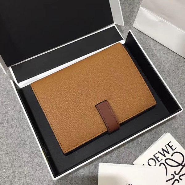 日本未入荷【ロエベ】バーティカル ウォレット ミディアム 偽物 low17528高い品質