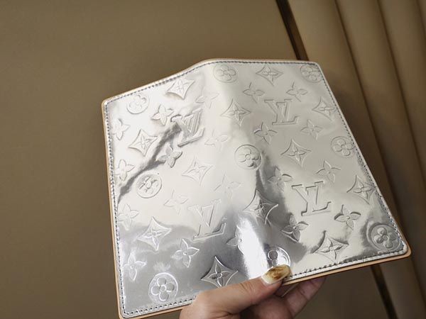 ルイヴィトン 財布 偽物 ウォレット・ヴェルティカル品質保証