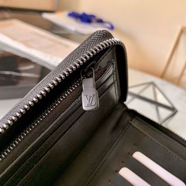 日本未入荷 ルイヴィトン 財布 コピー モノグラム アンプラント ジッピーウォレット ヴェルティカル 長財布 M62902代引きを販売