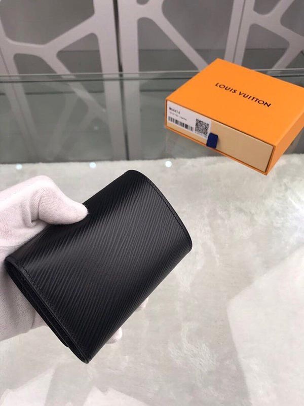 日本完売 ルイヴィトン 財布 ポルトフォイユ ツイスト コンパクト コピー M64413代引きを販売