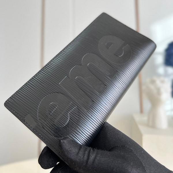 ルイヴィトン シュプリーム 偽物 エピ ポルトフォイユブラザ M67721 ノワール レザー メンズ財布 M67721激安送料無料