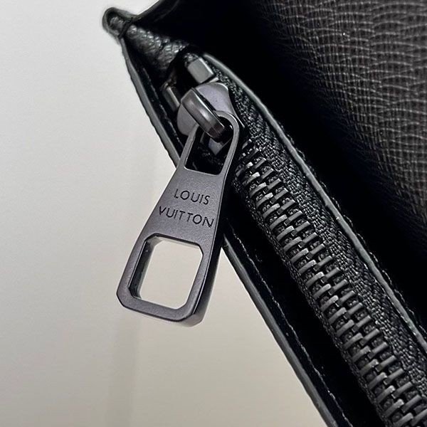 ルイヴィトンx草間彌生コラボ モノグラム ブラザ 長財布 コピー M81932代引きを販売