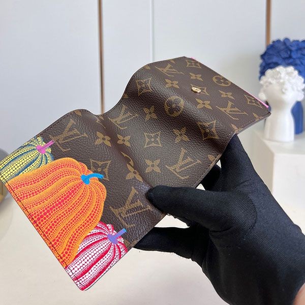 大人気！ルイヴィトン×草間彌生 折りたたみ財布 偽物 M82111高い品質
