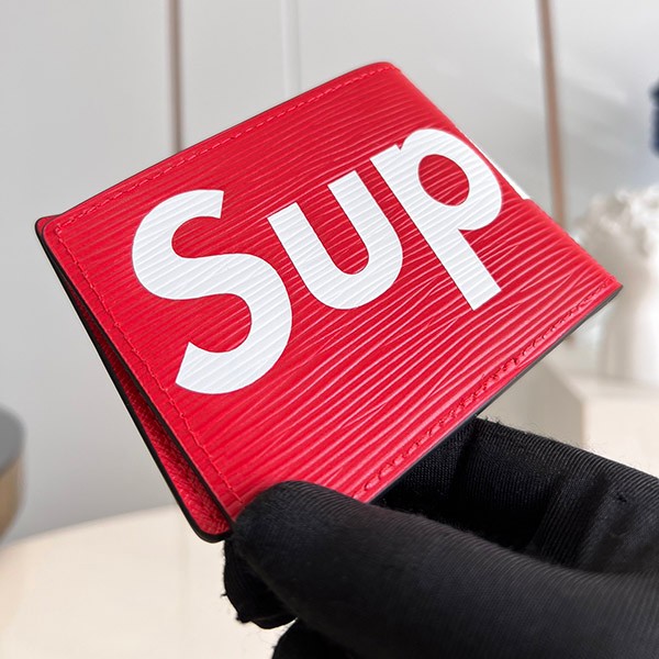 完売必至 シュプリーム 偽物 ルイヴィトン × シュプリーム PF Slender Wallet 二つ折り財布 赤 vuc28374高い品質
