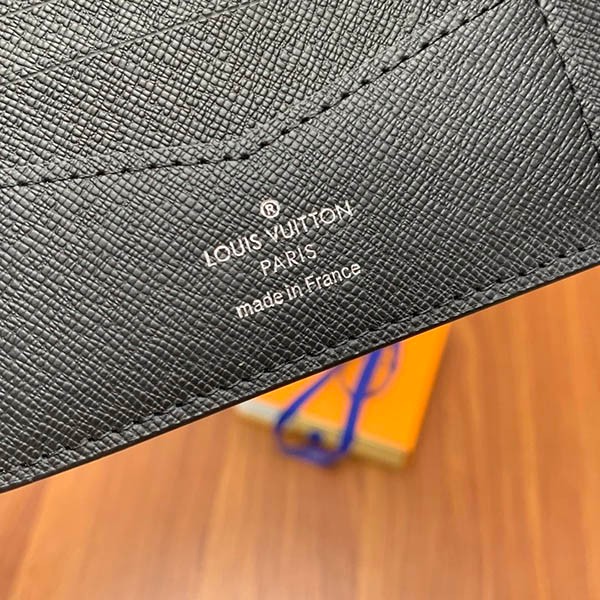完売必至 ルイヴィトン 偽物 タイガ モノグラム  二つ折り財布 ブラック vuk34491品質保証
