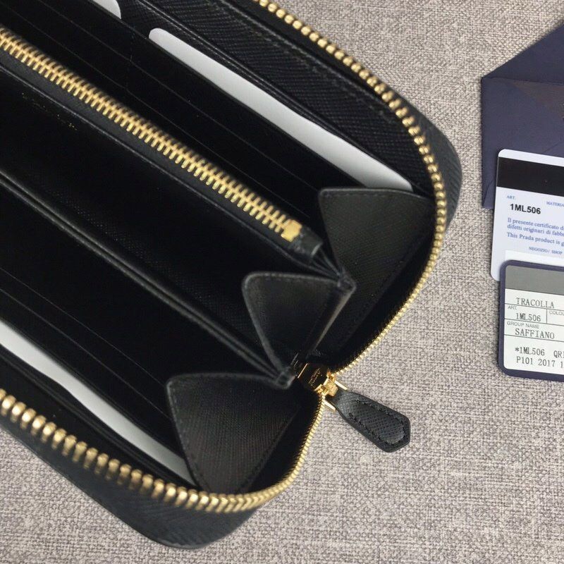 目を惹くカラー プラダ ファスナー付長財布 長財布 偽物 信用第一 puk13864N級品