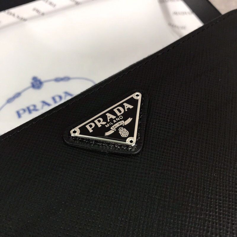 秋冬新作 素敵な プラダ ファスナー付長財布 長財布 puf39868高い品質