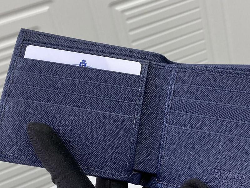 《大人気》プラダ レザー折りたたみ財布 コピー pui67139代引きを販売