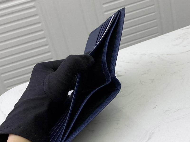 《大人気》プラダ レザー折りたたみ財布 コピー pui67139品質保証
