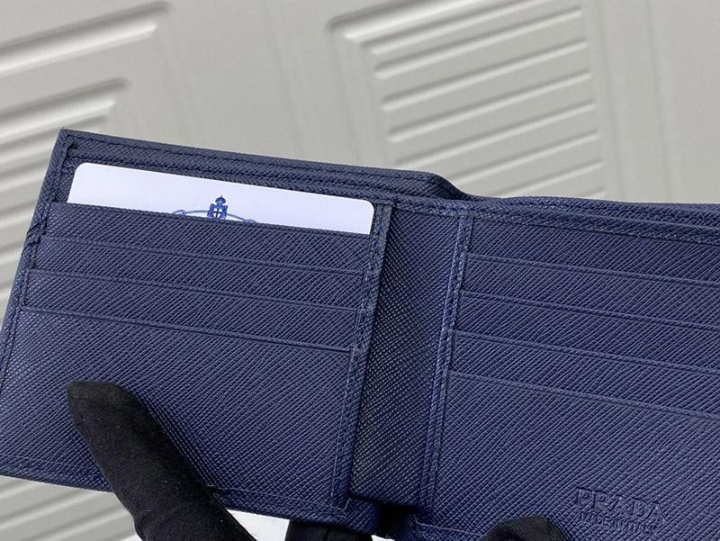 21-22AW ギフトに最適♪ プラダ レザー折りたたみ財布 pux37718代引きを販売