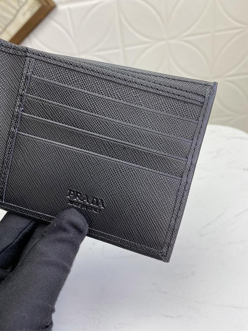 スーパーコピープラダ レザー折りたたみ財布 偽物 puy19508代引きを販売