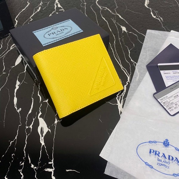 プラダ ササフィアーノエンボスレザー 財布 コピー イエロー pul91833通販