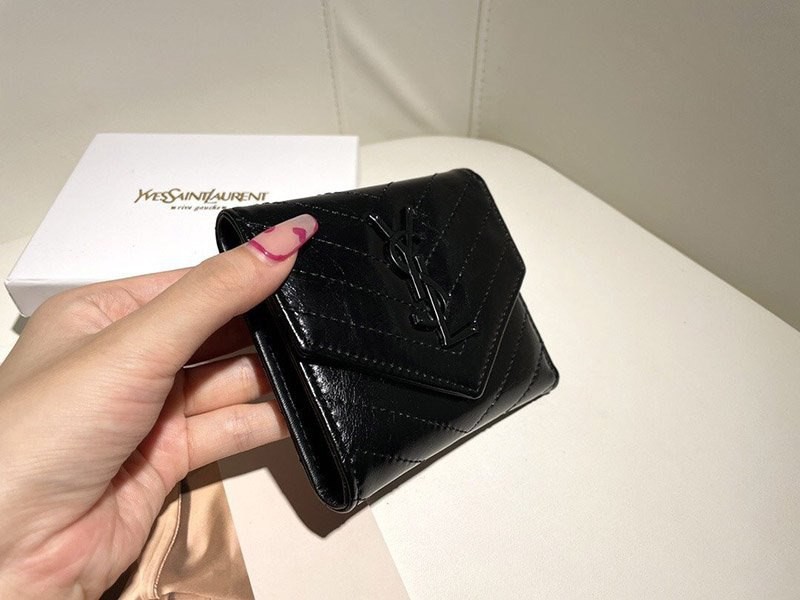 大人気!!新色 サンローラン☆待望の3つ折りミニ財布 偽物 Sai99401通販