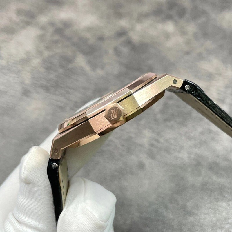 目を惹くカラーオーデマピゲ コピー ロイヤルオーク 41mm ブティック限定 Ody77241高い品質