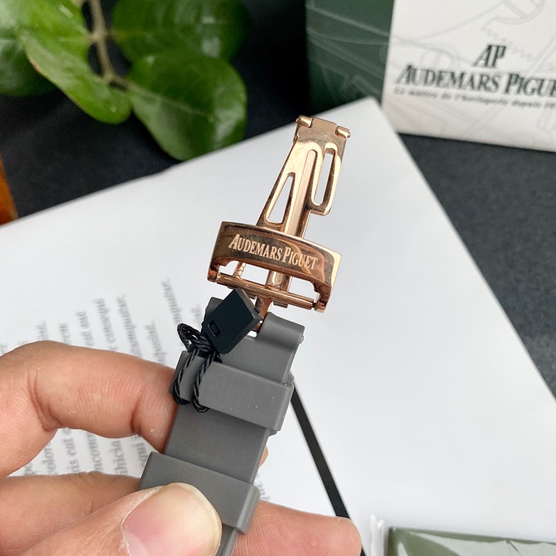 大人気!!新色 オーデマピゲ ロイヤルオーク コピー ダイヤモンド クロノ 37mm 26231OR.ZZ.D003CA.01人気