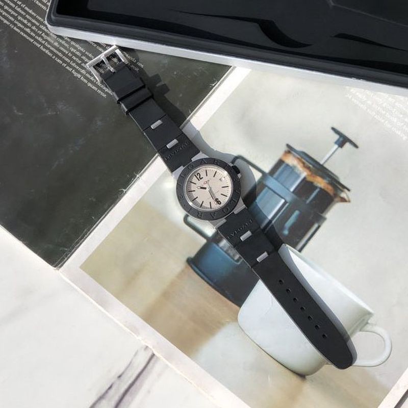 大人気♪女子が選ぶ♪ブルガリ 時計 アルミニウムウォッチ 偽物 39mm 3色 Bum73565品質保証