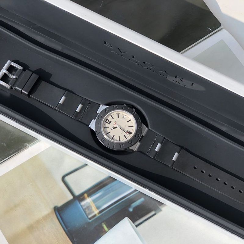 大人気♪女子が選ぶ♪ブルガリ 時計 アルミニウムウォッチ 偽物 39mm 3色 Bum73565100%安全に到着