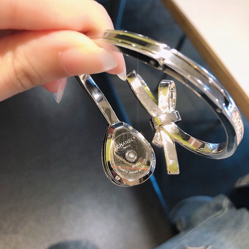目を惹くカラーシャネル ジュエリーウォッチ コピー J60893品質保証