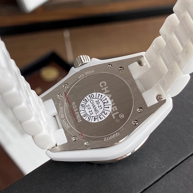 入手困難シャネル パチモン J12  38 shn60535代引きを販売