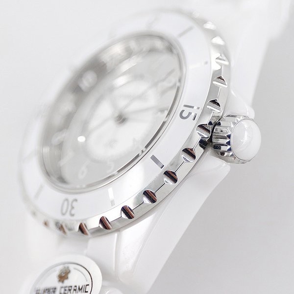 【セレブ多数愛用】シャネル J12 時計 偽物33mm ホワイト shu57896高い品質