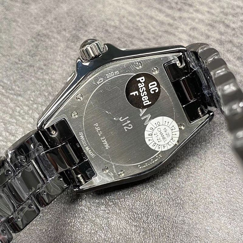 希少色シャネル J12 コピー 38 shy31546N級品