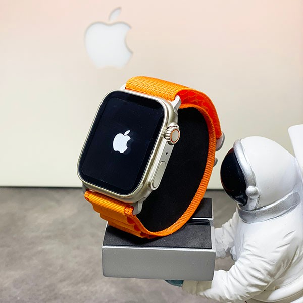 アップルウォッチ ウルトラ スーパーコピー チタニウムケースとオレンジアルパインループ goj02521通販