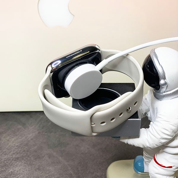 セール新作 アップルウォッチ 偽物 シリーズ 8 45mm ホワイト ミッドナイトアルミニウムケースとスポーツバンド goy14765代引きを販売