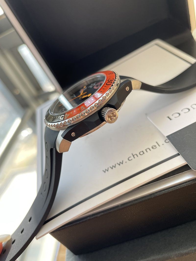 ★SALE！人気のデザイン★グッチ ダイヴ メンズウォッチ コピー 40mm 2色 YA136221通販