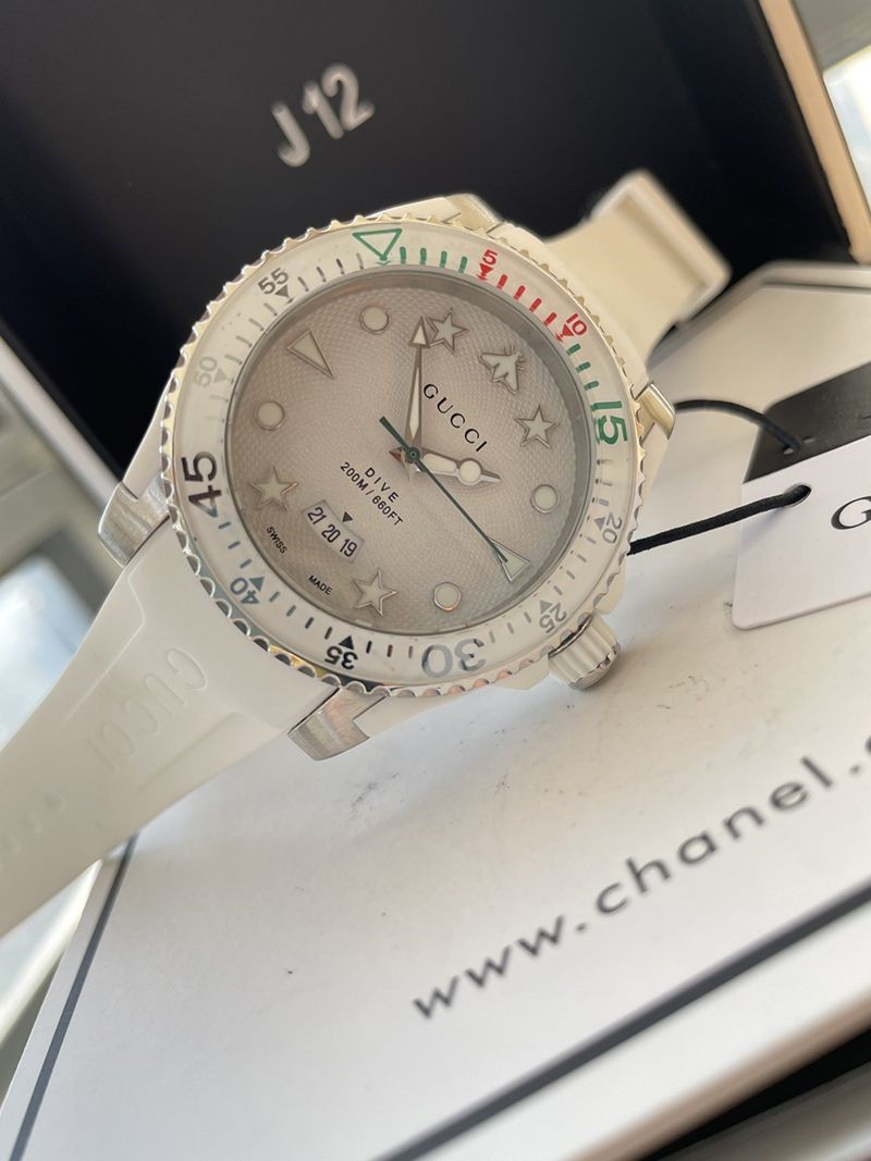 ★SALE！人気のデザイン★グッチ ダイヴ メンズウォッチ コピー 40mm 2色 YA136221激安送料無料