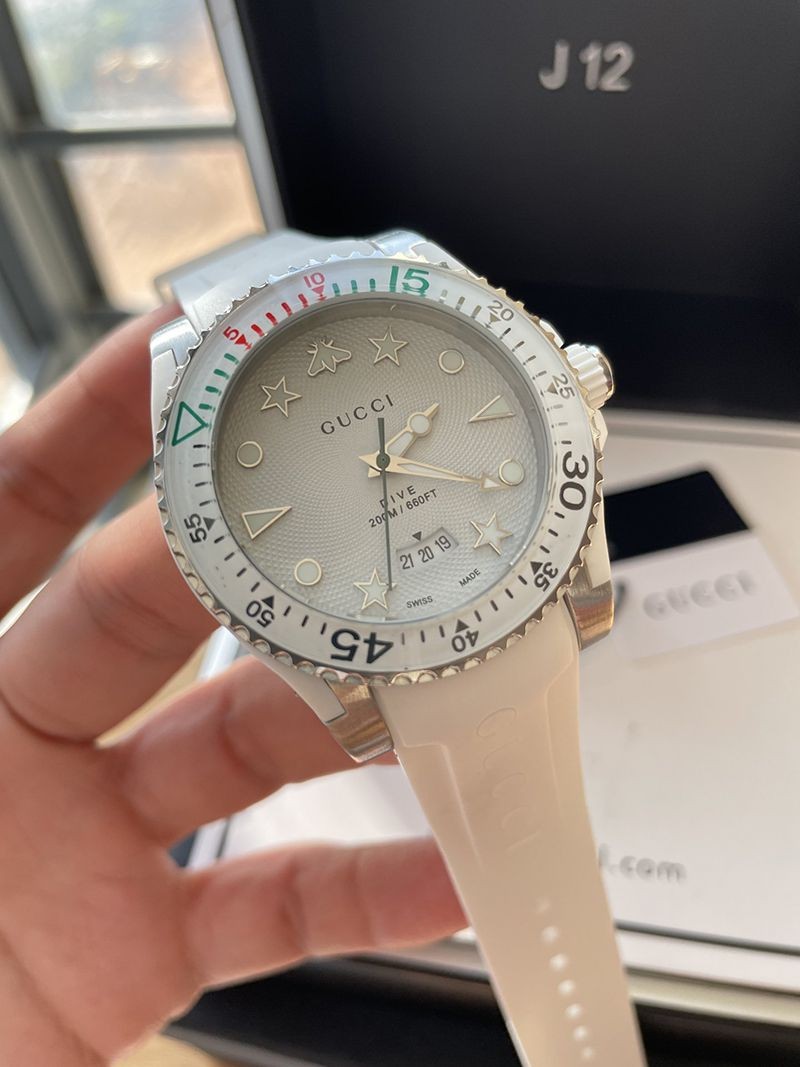 ★SALE！人気のデザイン★グッチ ダイヴ メンズウォッチ コピー 40mm 2色 YA136221人気