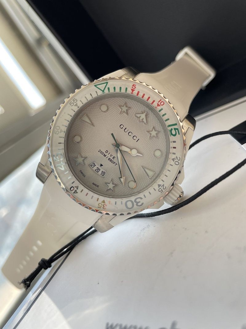 ★SALE！人気のデザイン★グッチ ダイヴ メンズウォッチ コピー 40mm 2色 YA136221最高級