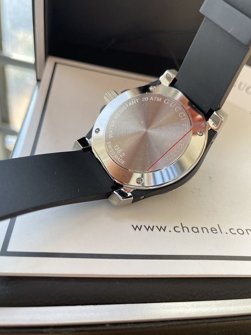 ★SALE！人気のデザイン★グッチ ダイヴ メンズウォッチ コピー 40mm 2色 YA136221代引きを販売