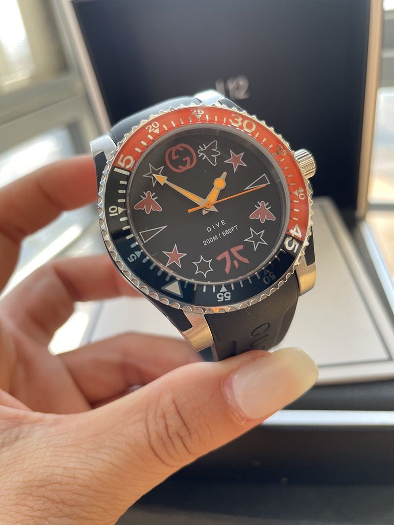 ★SALE！人気のデザイン★グッチ ダイヴ メンズウォッチ コピー 40mm 2色 YA136221品質保証
