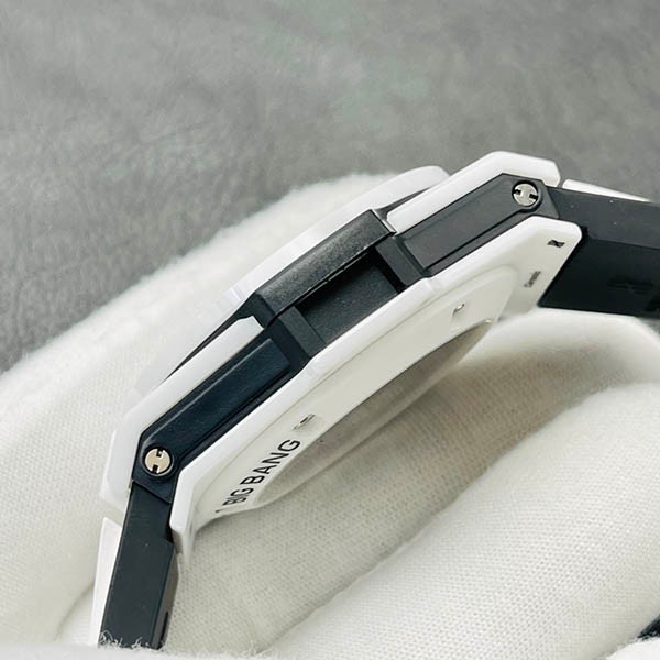 完売必至 ウブロ ビッグバン 偽物 ウニコ ホワイトセラミック 421HX最高級