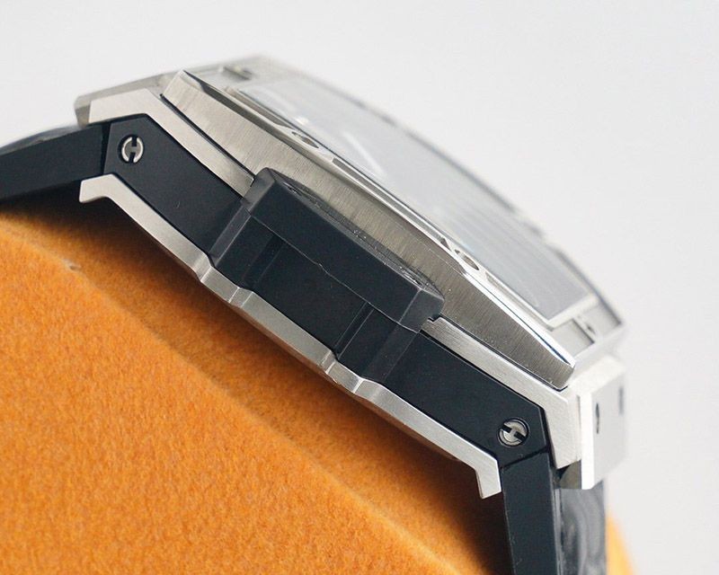 ★日本!!人気！ウブロ スピリット 偽物 オブ ビッグバン チタニウム ブルー 641.NX.7170.LRN級品