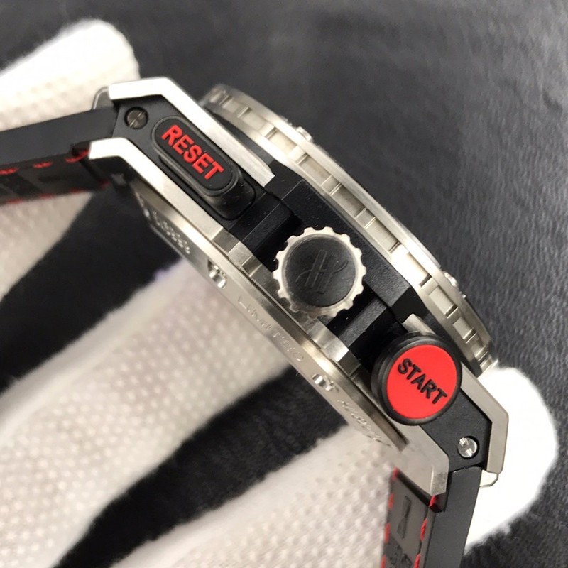 累積売上総額第１位！ウブロ スーパーコピー キングパワー F1 703ZM1123NRFM010人気