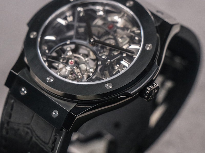 日本未入荷 ウブロ 偽物 クラシックフュージョン トゥールビヨンチタニウム huj23453高い品質